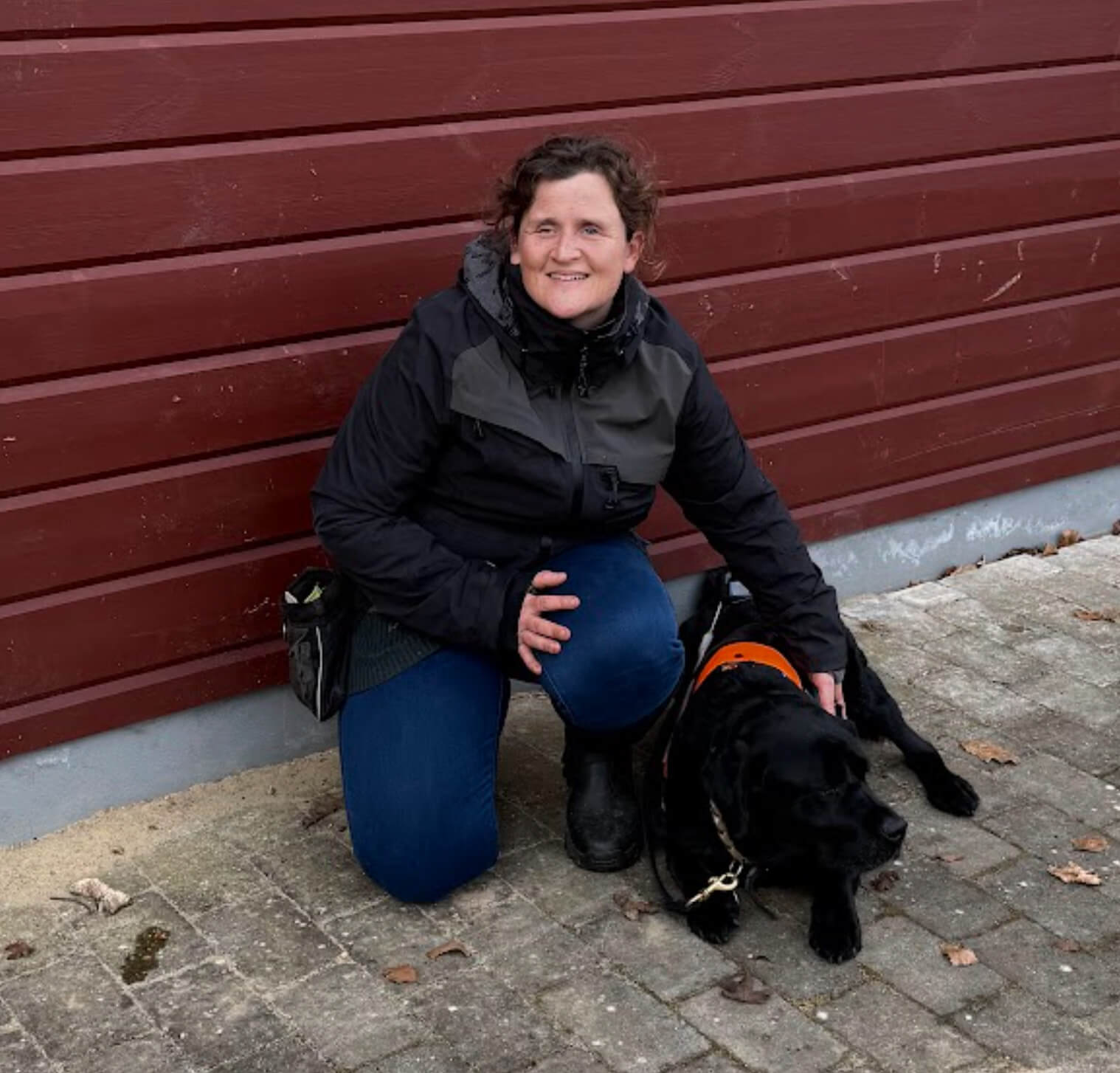 Ann-Sofie fra Det Indre Blik sammen med sin førerhund Nikka